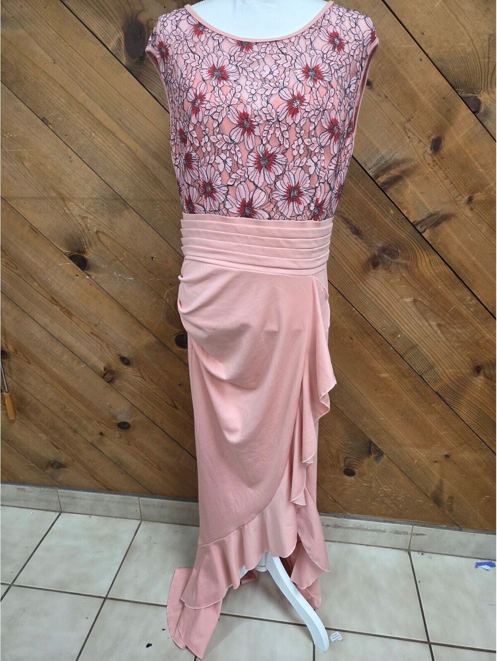 New Vshow Peach Ruffled Maxi Dress with Floral Lace Bodice.  XL
